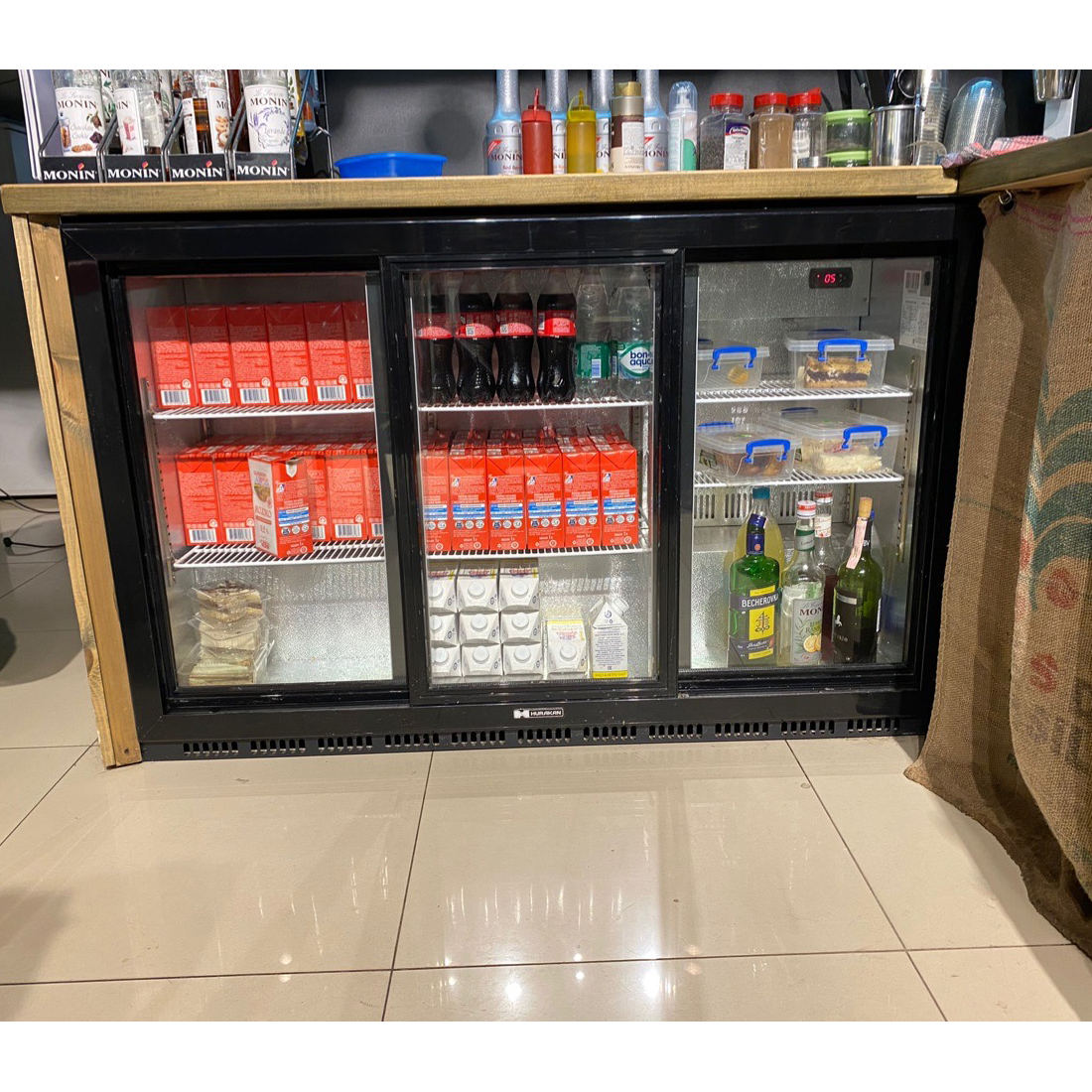 картинка Шкаф холодильный Hurakan HKN-DB335S